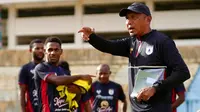 Gantikan Ricardo Salampessy di Persipura, Rahmad Darmawan Upayakan Kebangkitan di Pegadaian Championship 2025/2026